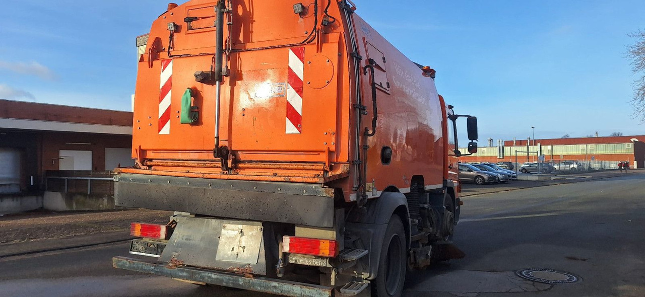 Mercedes-Benz Atego 1524 2 6-Zyl. 4x2 - Road sweeper: picture 4 Mercedes-Benz Atego 1524 2 6-Zyl. 4x2 - Road sweeper: picture 4