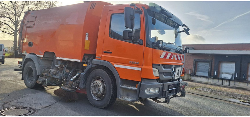 Mercedes-Benz Atego 1524 2 6-Zyl. 4x2 - Road sweeper: picture 3 Mercedes-Benz Atego 1524 2 6-Zyl. 4x2 - Road sweeper: picture 3