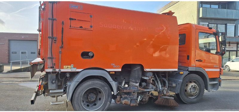 Mercedes-Benz Atego 1524 2 6-Zyl. 4x2 - Road sweeper: picture 2 Mercedes-Benz Atego 1524 2 6-Zyl. 4x2 - Road sweeper: picture 2