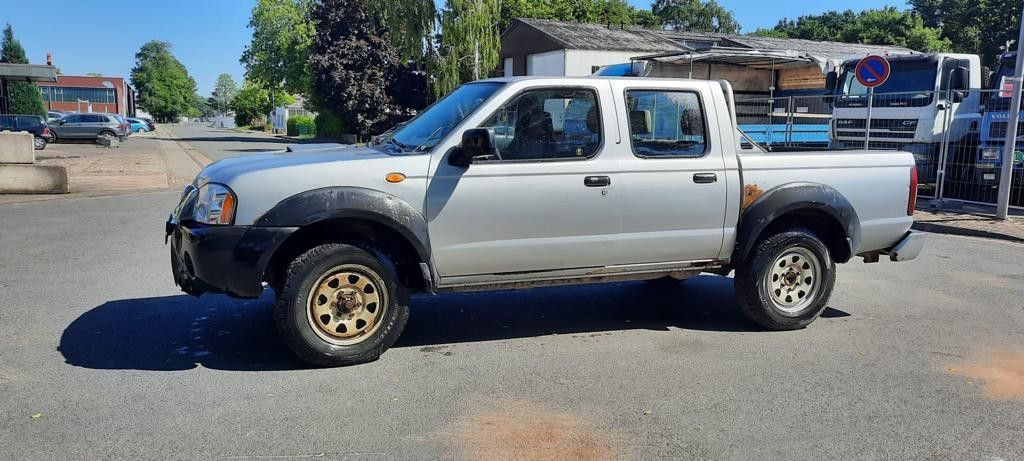 Nissan PickUp Doka - SUV: picture 2 Nissan PickUp Doka - SUV: picture 2