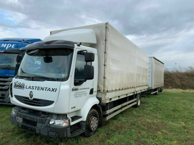 Renault 44A - Curtain side truck: picture 1 Renault 44A - Curtain side truck: picture 1
