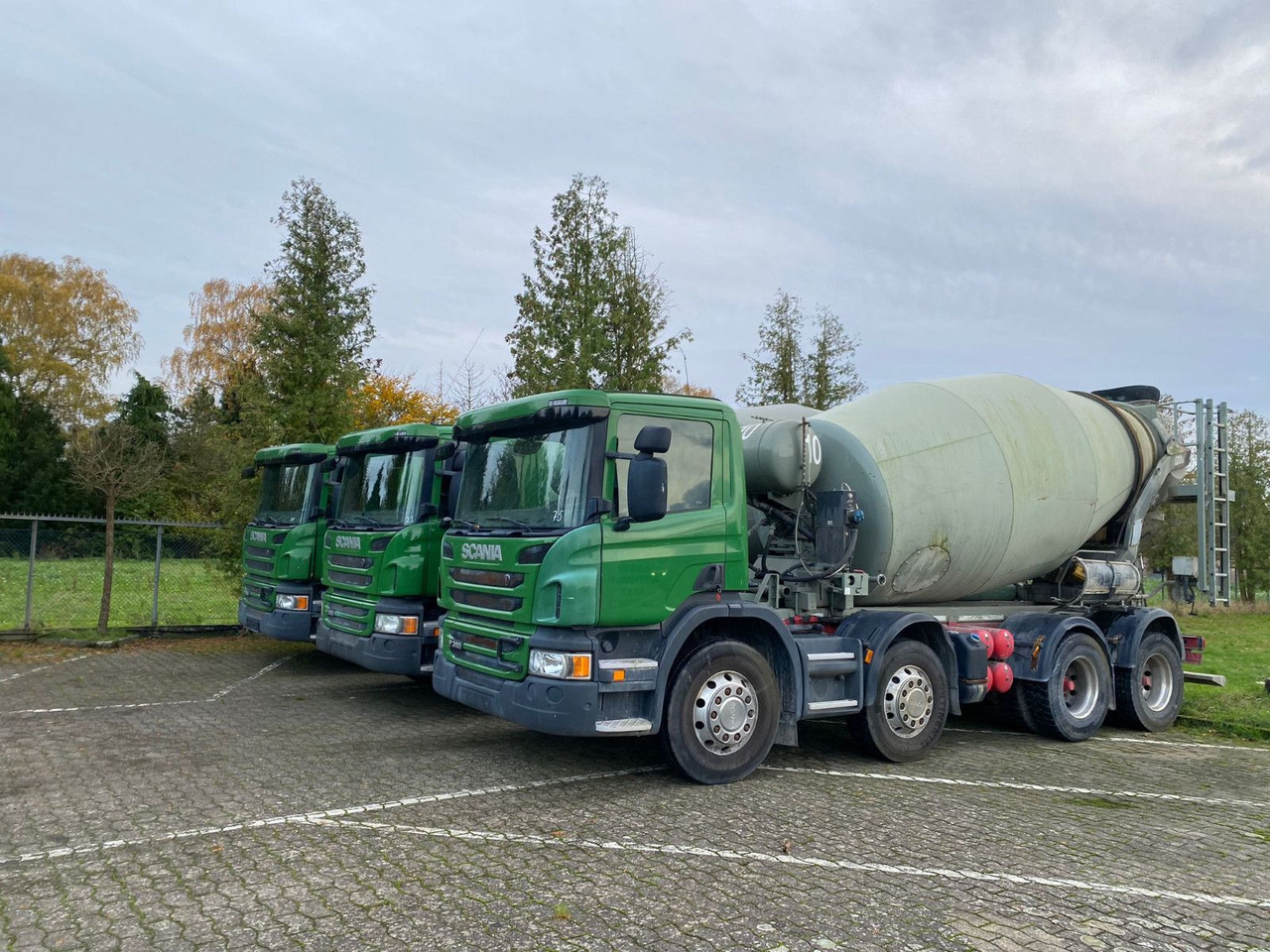 Scania 2x P360 Betonmischer 8x4 Blatt/Blatt E6 2 stück - Concrete mixer truck: picture 4 Scania 2x P360 Betonmischer 8x4 Blatt/Blatt E6 2 stück - Concrete mixer truck: picture 4