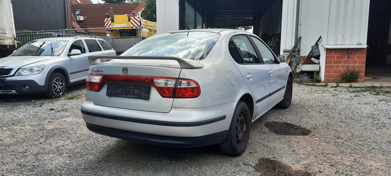 Seat Toledo Signo 1,8 20V Autom. - Saloon car: picture 3 Seat Toledo Signo 1,8 20V Autom. - Saloon car: picture 3