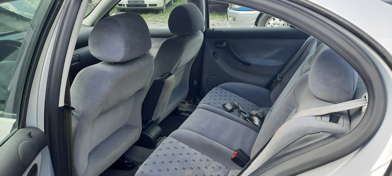 Seat Toledo Signo 1,8 20V Autom. - Saloon car: picture 5 Seat Toledo Signo 1,8 20V Autom. - Saloon car: picture 5