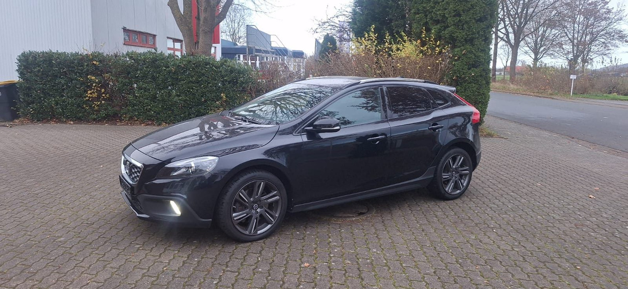Volvo V40 Cross Country You! - SUV: picture 2 Volvo V40 Cross Country You! - SUV: picture 2