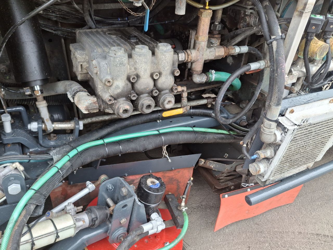 Leasing of MERCEDES-BENZ Axor 1829 Zamiatarka Kehrmaschine BUCHER 2 Motoren Karcher PM10 Odchwaszczarka Sweeper MERCEDES-BENZ Axor 1829 Zamiatarka Kehrmaschine BUCHER 2 Motoren Karcher PM10 Odchwaszczarka Sweeper: picture 13 Leasing of MERCEDES-BENZ Axor 1829 Zamiatarka Kehrmaschine BUCHER 2 Motoren Karcher PM10 Odchwaszczarka Sweeper MERCEDES-BENZ Axor 1829 Zamiatarka Kehrmaschine BUCHER 2 Motoren Karcher PM10 Odchwaszczarka Sweeper: picture 13