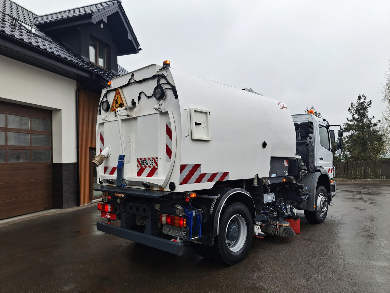 MERCEDES-BENZ Axor 1829 Zamiatarka Kehrmaschine Johnston 2 Motoren Karcher L/R - Road sweeper: picture 4 MERCEDES-BENZ Axor 1829 Zamiatarka Kehrmaschine Johnston 2 Motoren Karcher L/R - Road sweeper: picture 4