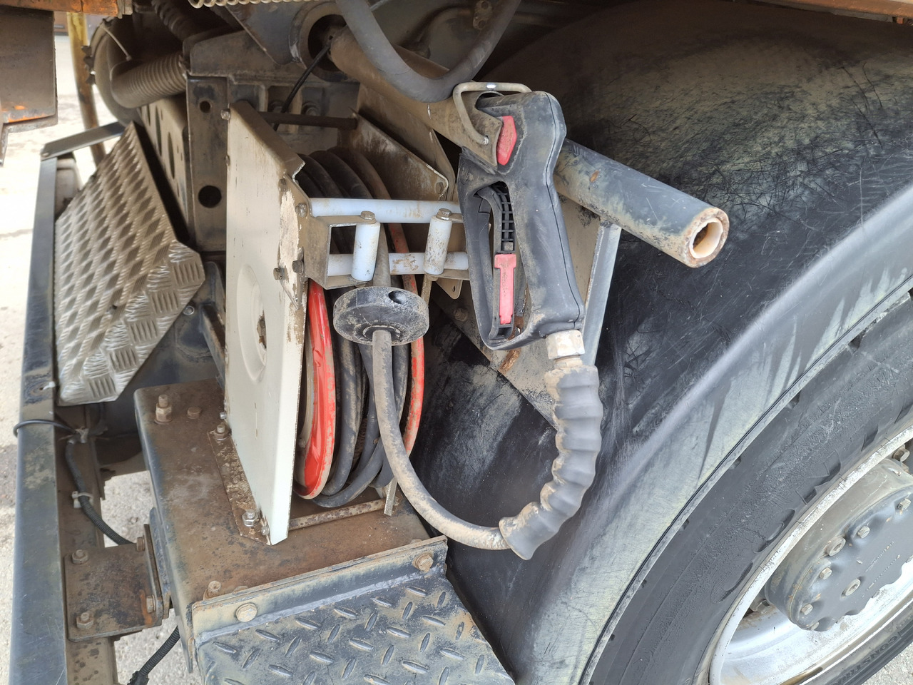 Mercedes-Benz Axor 1823 Schienenreinigungs RAIL Kehrmaschine - Road sweeper: picture 5 Mercedes-Benz Axor 1823 Schienenreinigungs RAIL Kehrmaschine - Road sweeper: picture 5