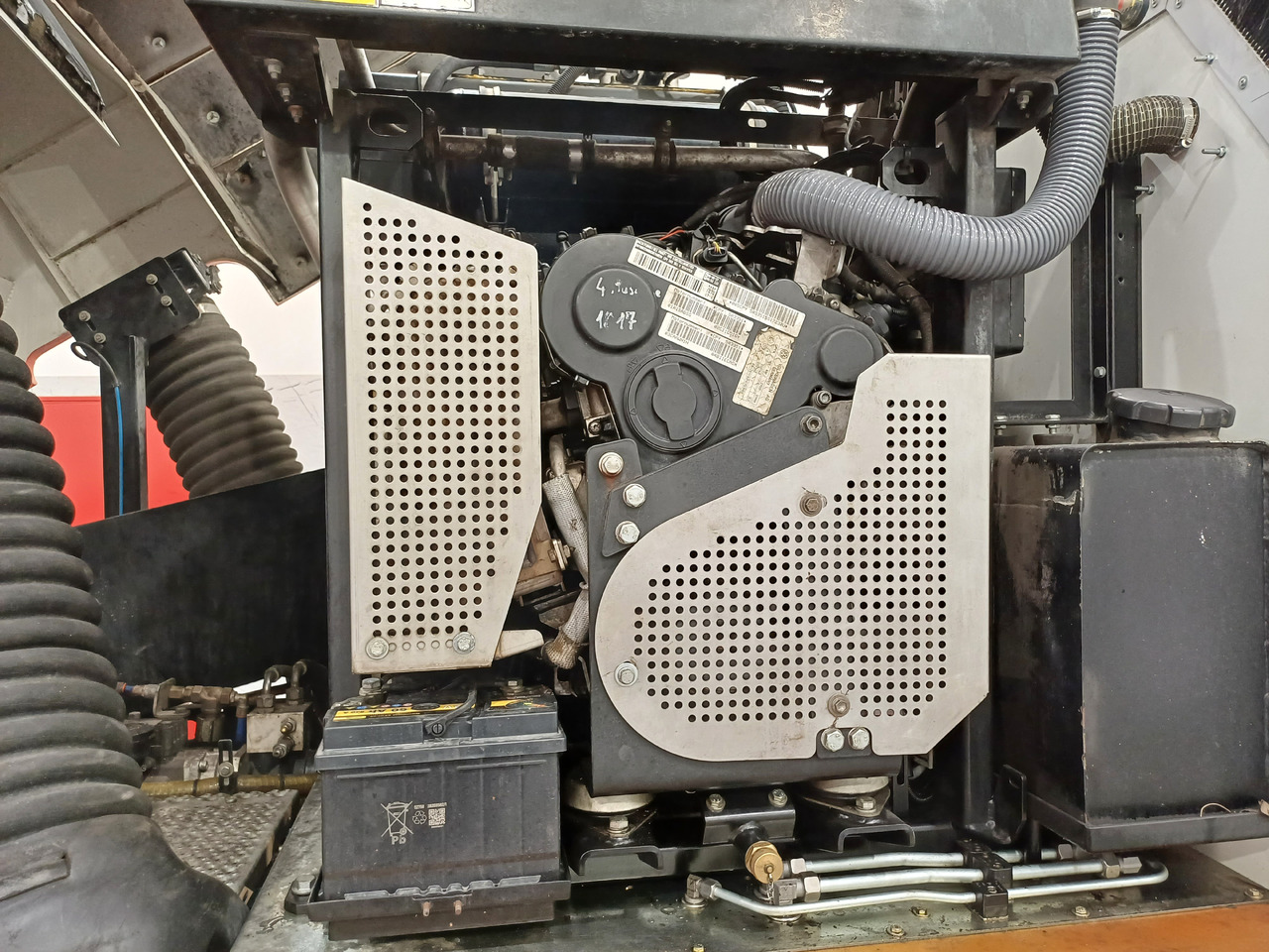 Road sweeper RENAULT D12 Zamiatarka Kehrmaschine 2 Motoren SEMAT Zoeller Szczotki L/R Euro 6 PM10 2017r: picture 15