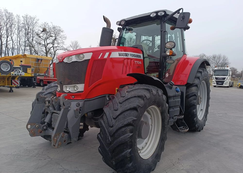 Massey Ferguson 7724 Dyna 6 - Farm tractor: picture 1 Massey Ferguson 7724 Dyna 6 - Farm tractor: picture 1