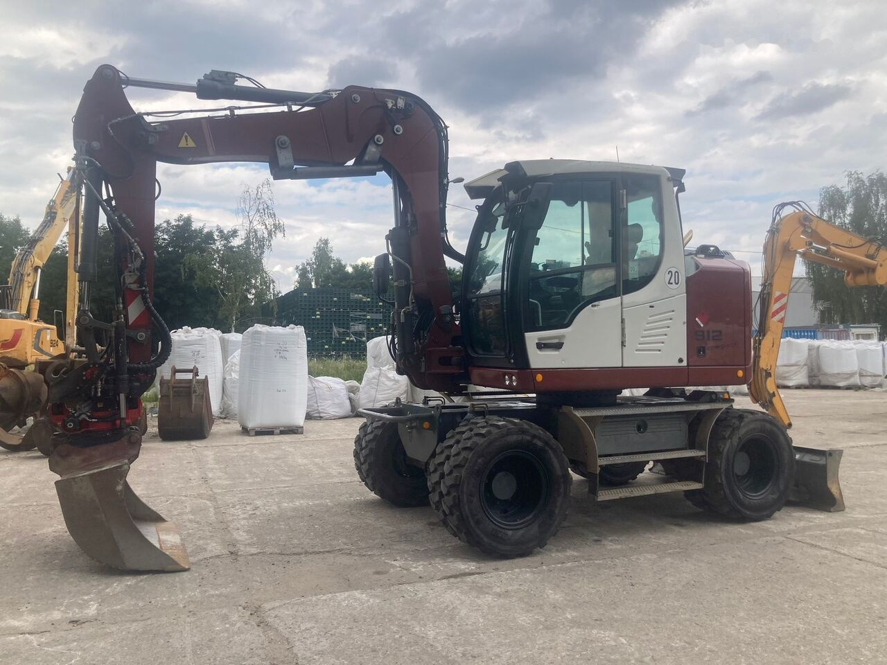 Liebherr A 912 Compact Rotator R4 - Wheel excavator: picture 2 Liebherr A 912 Compact Rotator R4 - Wheel excavator: picture 2
