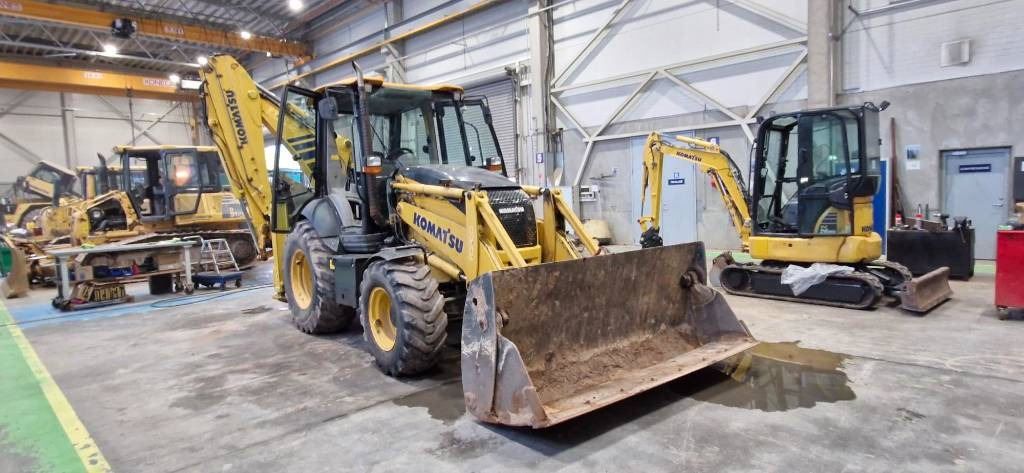 Komatsu WB 93 R-8 - Backhoe loader: picture 2 Komatsu WB 93 R-8 - Backhoe loader: picture 2