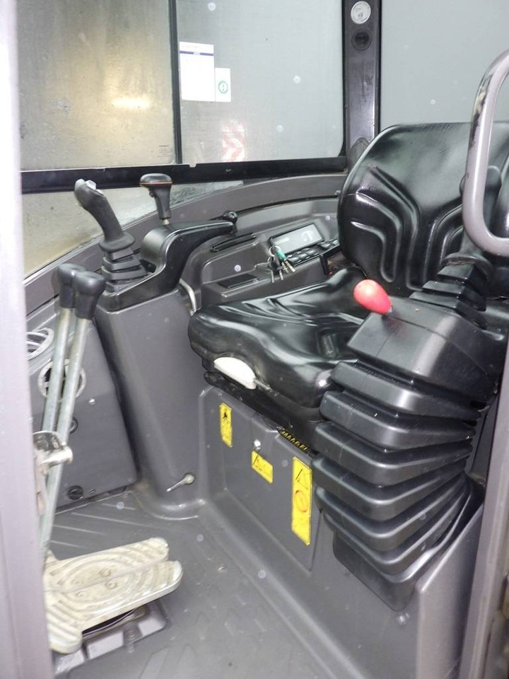 Mini excavator Volvo EC 20 D: picture 9