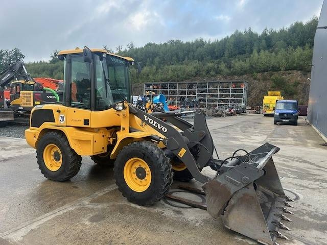 Volvo L 30 G - Wheel loader: picture 2 Volvo L 30 G - Wheel loader: picture 2