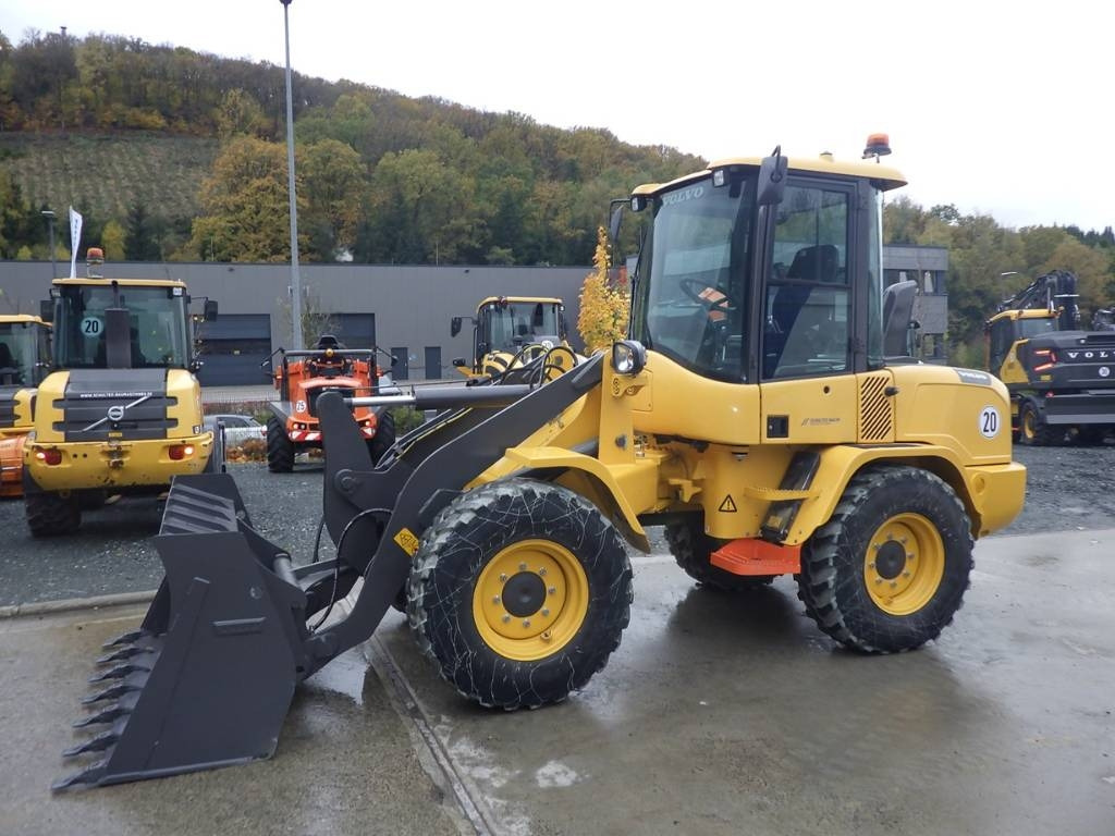 Volvo L 30 G - Wheel loader: picture 1 Volvo L 30 G - Wheel loader: picture 1
