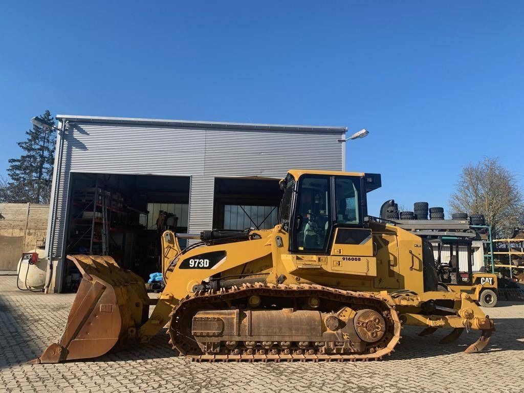 CAT 973 D - Crawler loader: picture 2 CAT 973 D - Crawler loader: picture 2
