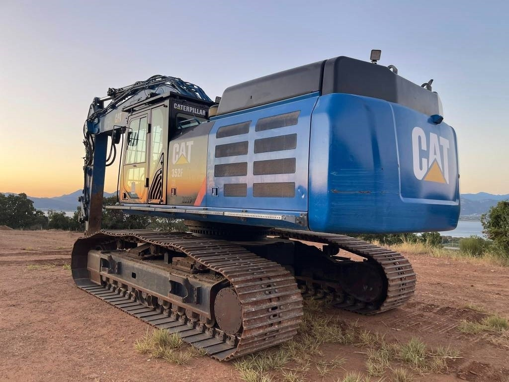 Crawler excavator CAT 352 F XE: picture 19