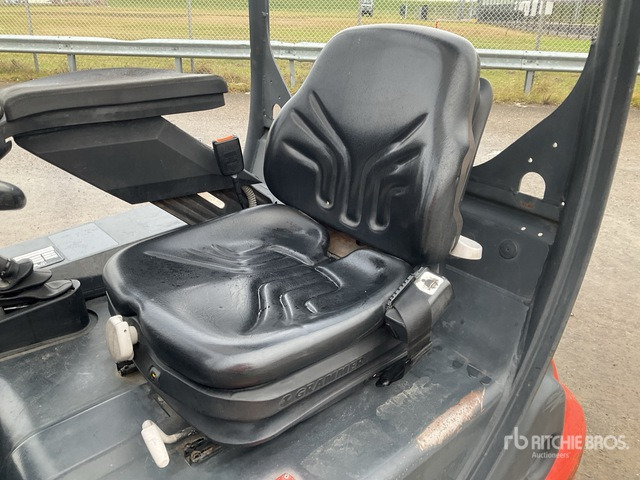 2004 Linde E20P-02 (Inoperable) Electric Forklift - Electric forklift: picture 5 2004 Linde E20P-02 (Inoperable) Electric Forklift - Electric forklift: picture 5