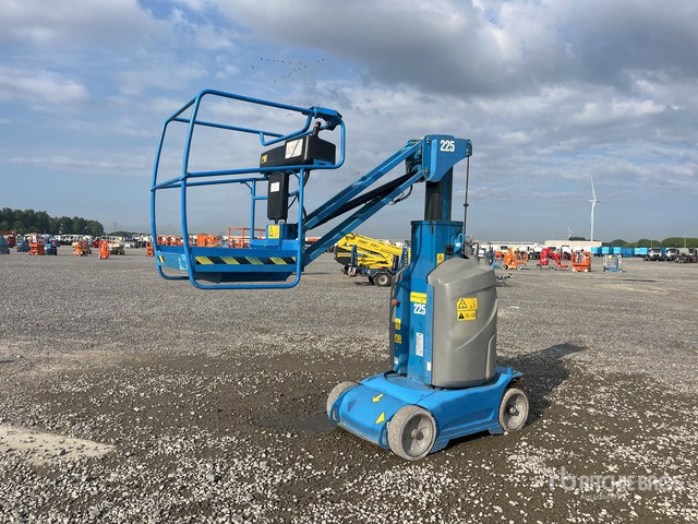 2014 Genie GR26J Vertical Mast Lift - Vertical mast lift: picture 2 2014 Genie GR26J Vertical Mast Lift - Vertical mast lift: picture 2