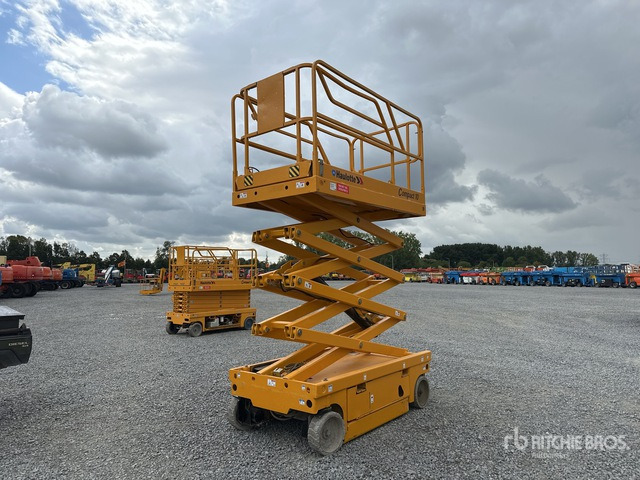 2014 Haulotte Compact 10 Electric Scissor Lift - Scissor lift: picture 1 2014 Haulotte Compact 10 Electric Scissor Lift - Scissor lift: picture 1