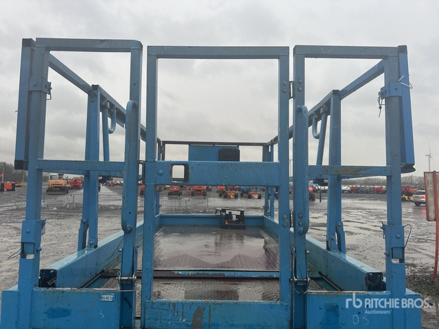 2015 Genie GS-3369RT 4x4 Diesel (Inoperable) Scissor Lift - Scissor lift: picture 4 2015 Genie GS-3369RT 4x4 Diesel (Inoperable) Scissor Lift - Scissor lift: picture 4