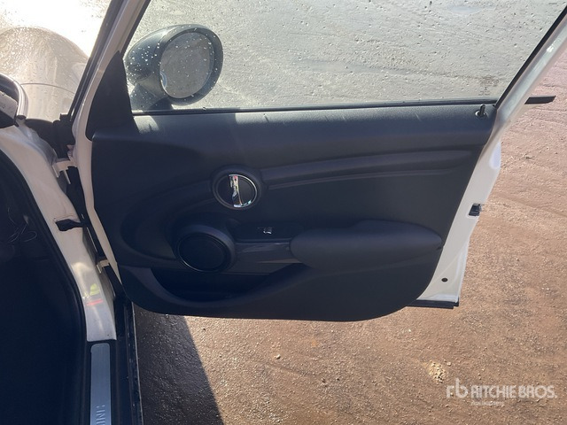 2016 Mini Cooper D Automobile - Car: picture 5 2016 Mini Cooper D Automobile - Car: picture 5