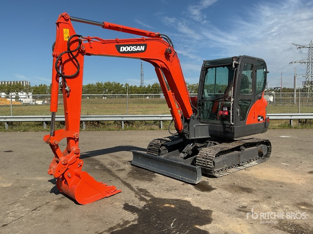 Doosan DX60 Mini Excavator: <6.6t - Mini excavator: picture 2 Doosan DX60 Mini Excavator: <6.6t - Mini excavator: picture 2