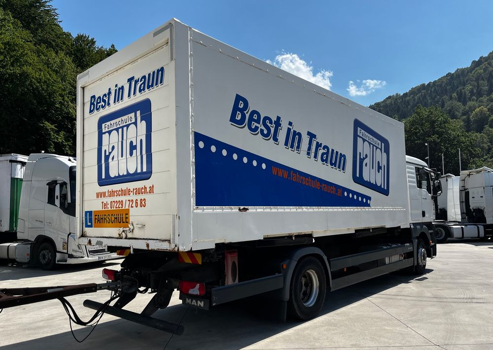 MAN TGA 18.350 6x2 D20 // BDF // Niski Przebieg // + Przyczepa Schmitz BDF // - Cab chassis truck: picture 5 MAN TGA 18.350 6x2 D20 // BDF // Niski Przebieg // + Przyczepa Schmitz BDF // - Cab chassis truck: picture 5