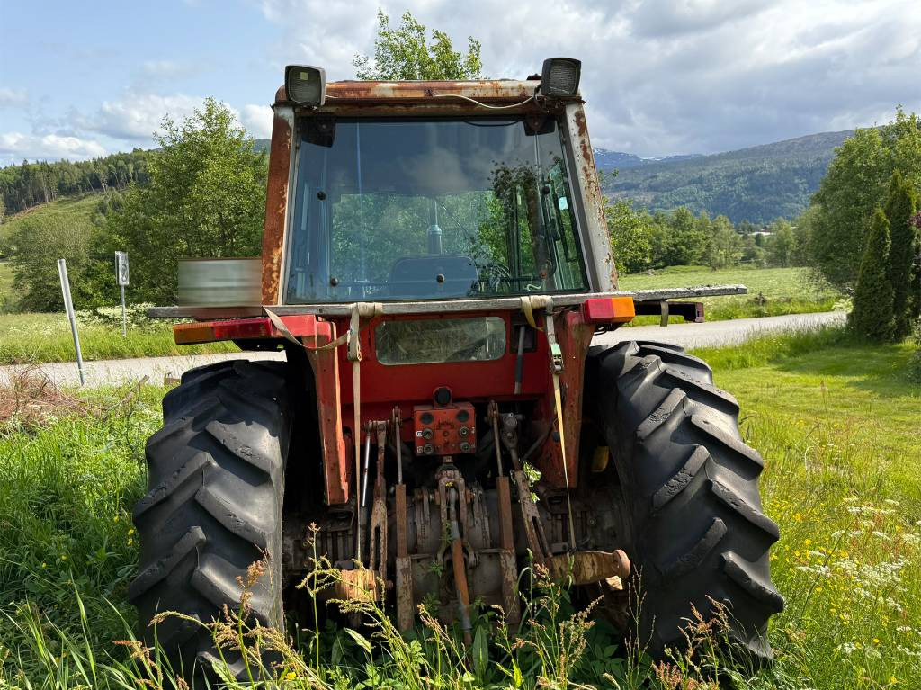 Massey Ferguson 675 - Farm tractor: picture 5 Massey Ferguson 675 - Farm tractor: picture 5