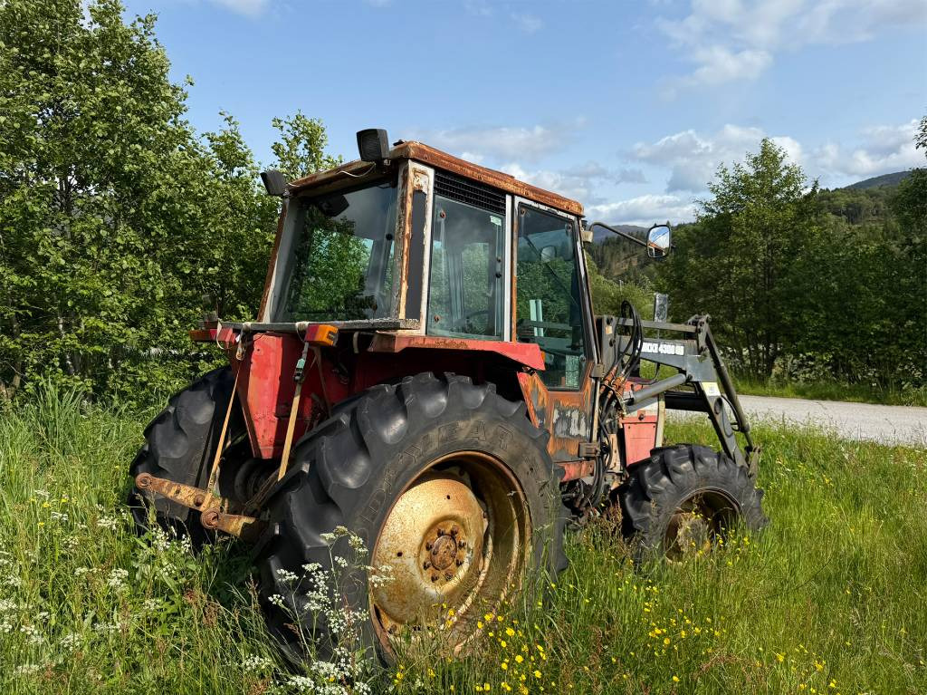 Massey Ferguson 675 - Farm tractor: picture 2 Massey Ferguson 675 - Farm tractor: picture 2