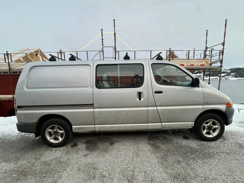 Toyota Hiace 4x4 kombi 6 seat - Other machinery: picture 3 Toyota Hiace 4x4 kombi 6 seat - Other machinery: picture 3