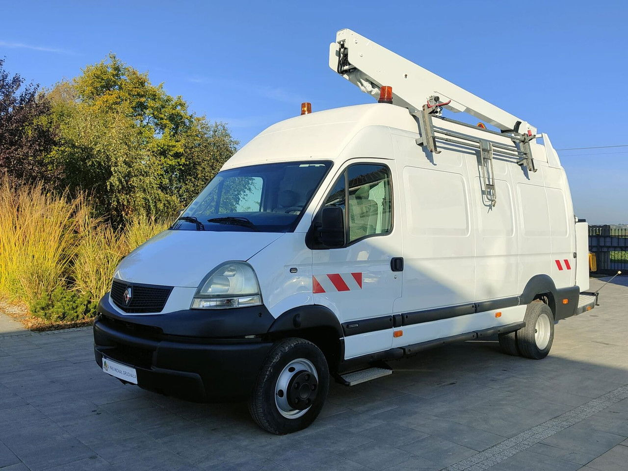 Renault Mascott 3.0 - Truck mounted aerial platform: picture 3 Renault Mascott 3.0 - Truck mounted aerial platform: picture 3