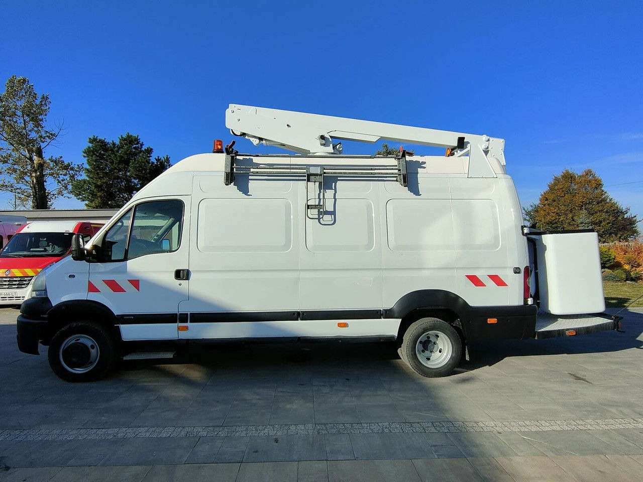 Renault Mascott 3.0 - Truck mounted aerial platform: picture 4 Renault Mascott 3.0 - Truck mounted aerial platform: picture 4