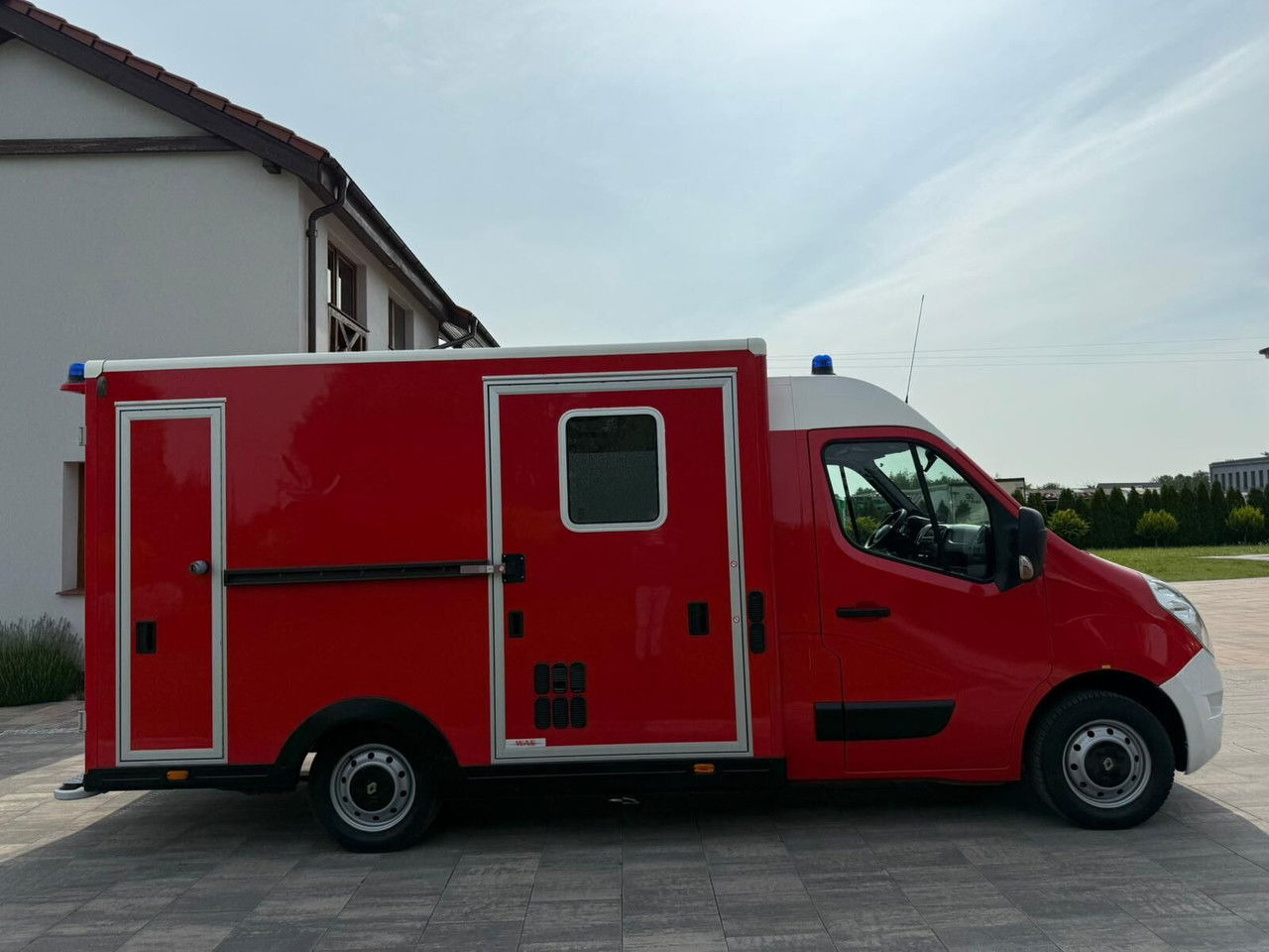 Renault Master Karetka Ambulans pogotowie kontenerowe - Ambulance: picture 4 Renault Master Karetka Ambulans pogotowie kontenerowe - Ambulance: picture 4