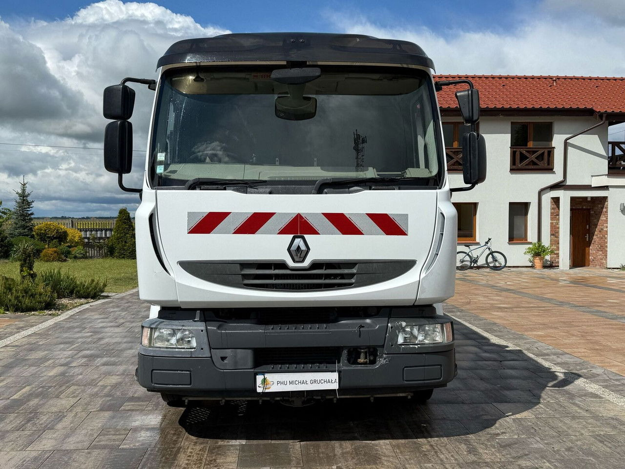 Renault Midlum 270 - Road sweeper: picture 2 Renault Midlum 270 - Road sweeper: picture 2