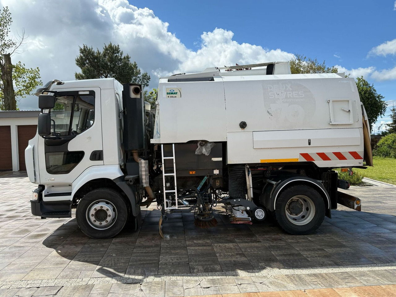 Renault Midlum 270 - Road sweeper: picture 5 Renault Midlum 270 - Road sweeper: picture 5