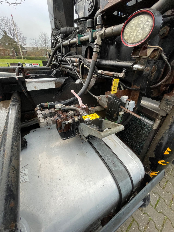 Container transporter/ Swap body truck, Crane truck MAN TGS 26.360 with palfinger Z crane, remote controled crane: picture 17 Container transporter/ Swap body truck, Crane truck MAN TGS 26.360 with palfinger Z crane, remote controled crane: picture 17