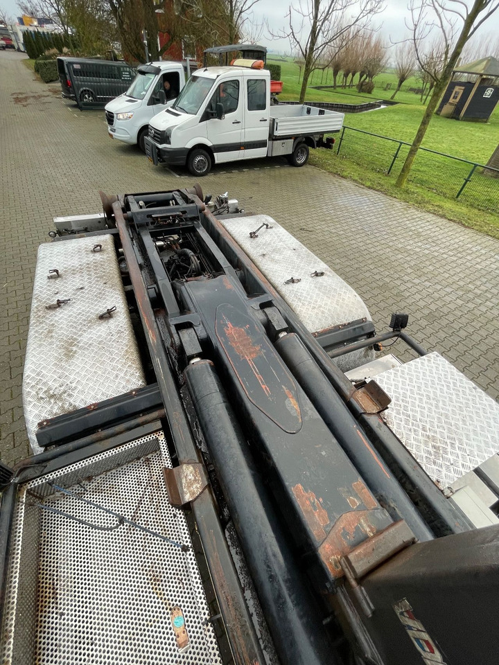 Container transporter/ Swap body truck, Crane truck MAN TGS 26.360 with palfinger Z crane, remote controled crane: picture 12 Container transporter/ Swap body truck, Crane truck MAN TGS 26.360 with palfinger Z crane, remote controled crane: picture 12