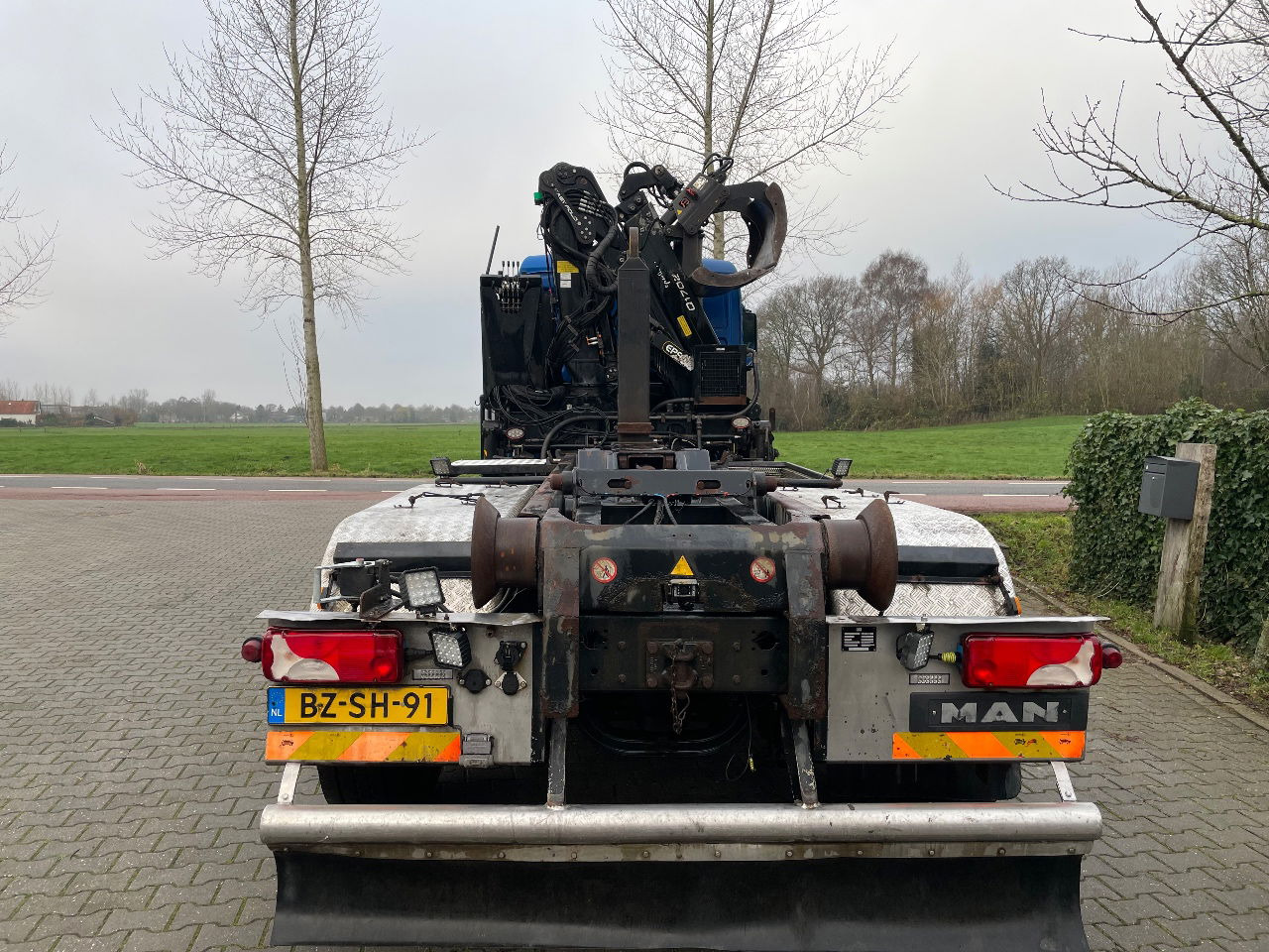 Container transporter/ Swap body truck, Crane truck MAN TGS 26.360 with palfinger Z crane, remote controled crane: picture 6 Container transporter/ Swap body truck, Crane truck MAN TGS 26.360 with palfinger Z crane, remote controled crane: picture 6