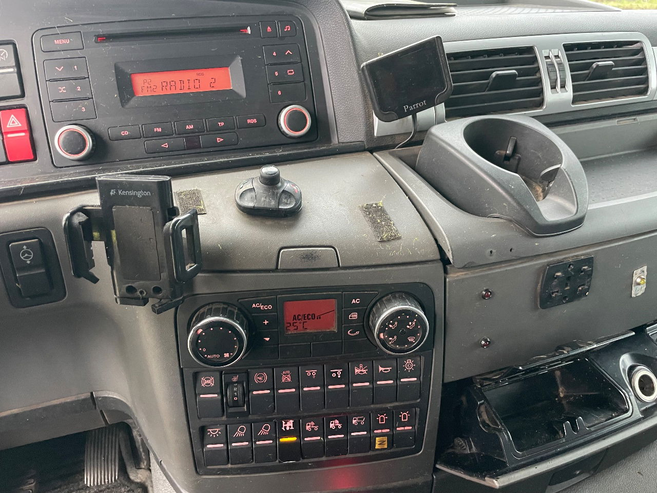 Container transporter/ Swap body truck, Crane truck MAN TGS 26.360 with palfinger Z crane, remote controled crane: picture 19 Container transporter/ Swap body truck, Crane truck MAN TGS 26.360 with palfinger Z crane, remote controled crane: picture 19