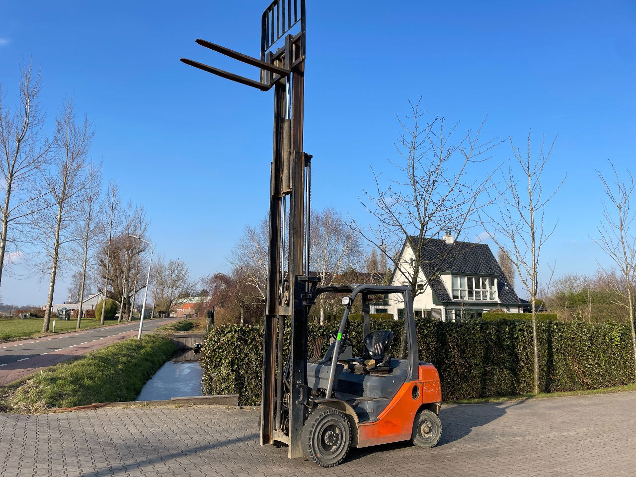 Toyota 02 8FDF25 2.5 ton triplo diesel heftruck - Forklift: picture 1 Toyota 02 8FDF25 2.5 ton triplo diesel heftruck - Forklift: picture 1