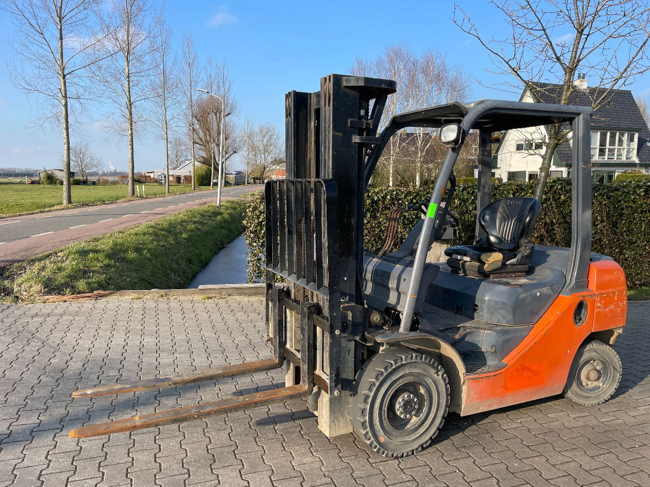 Toyota 02 8FDF25 2.5 ton triplo diesel heftruck - Forklift: picture 2 Toyota 02 8FDF25 2.5 ton triplo diesel heftruck - Forklift: picture 2
