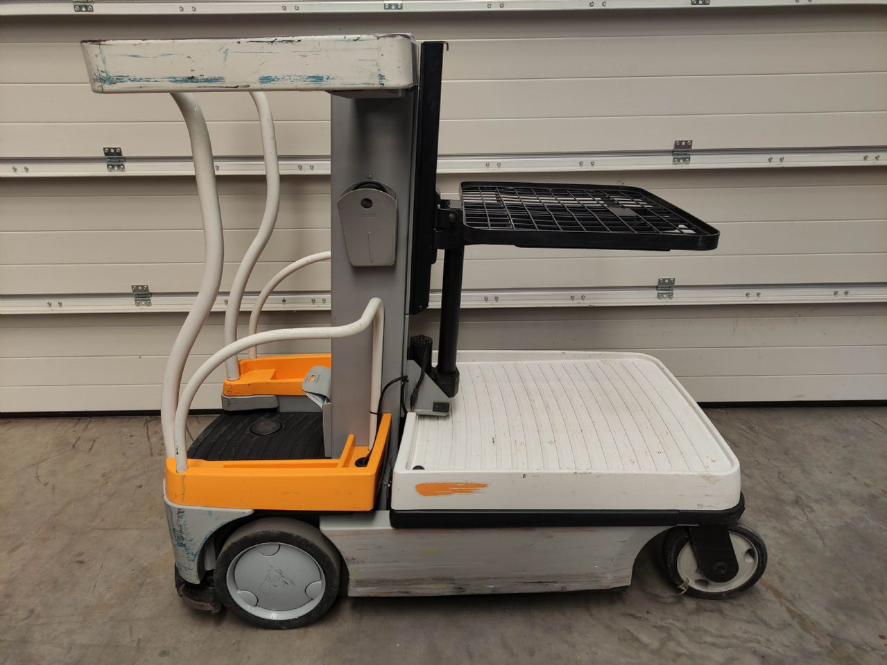 Crown WAV50-118 - Order picker: picture 2 Crown WAV50-118 - Order picker: picture 2