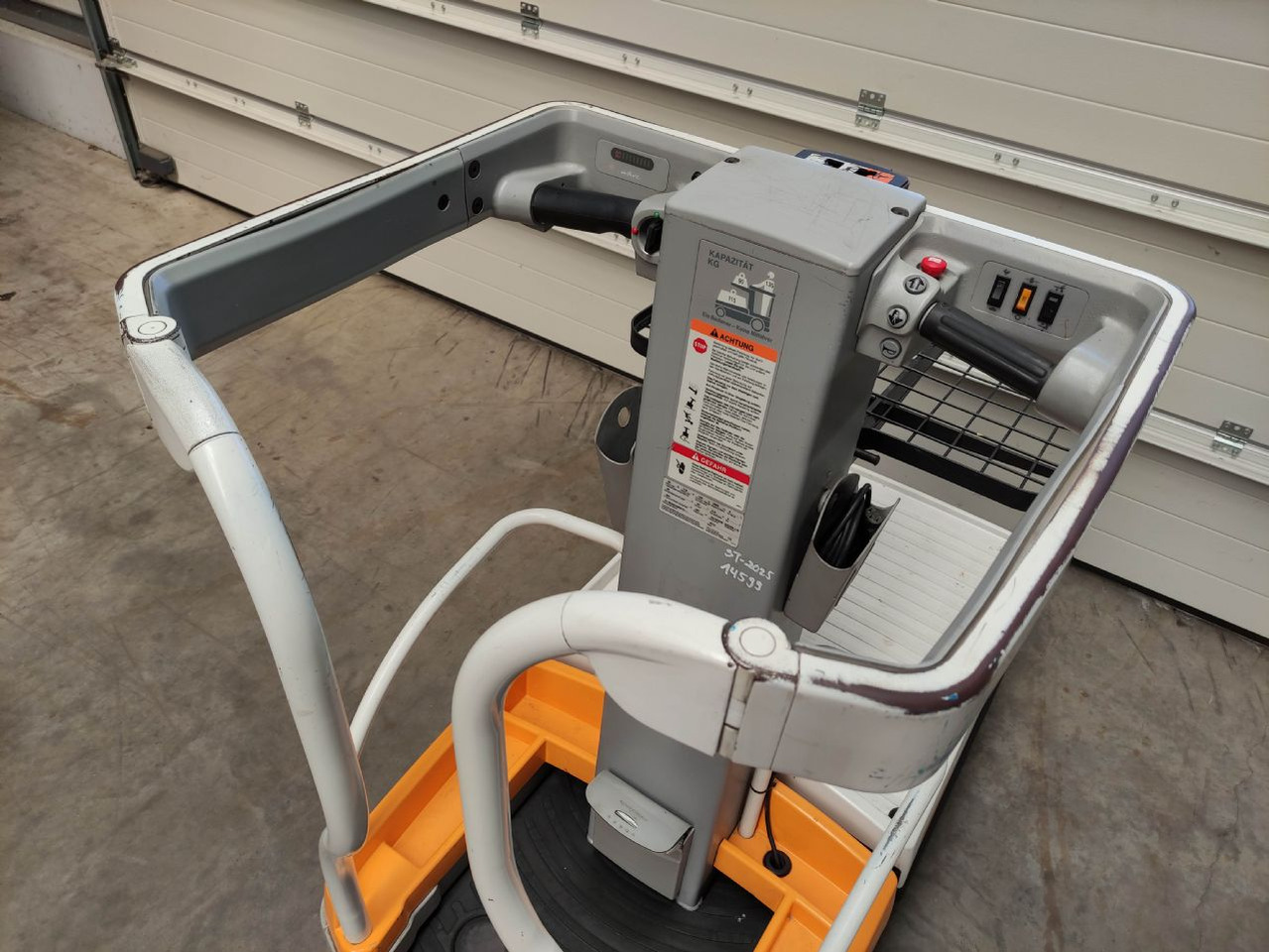 Crown WAV50-118 - Order picker: picture 5 Crown WAV50-118 - Order picker: picture 5