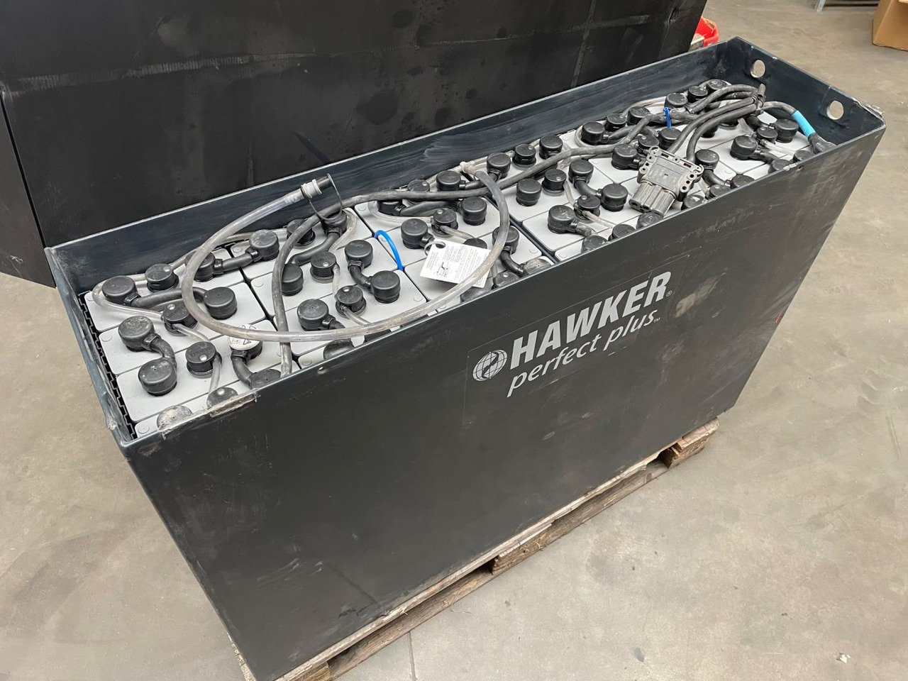 Hawker 48V 4 PZS 560 - Battery for Material handling equipment: picture 1 Hawker 48V 4 PZS 560 - Battery for Material handling equipment: picture 1