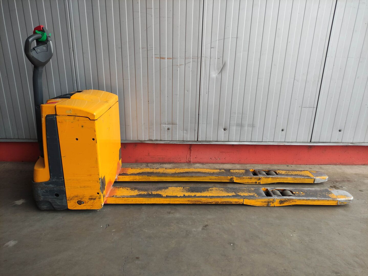 Jungheinrich EJE 120 - Pallet truck: picture 2 Jungheinrich EJE 120 - Pallet truck: picture 2