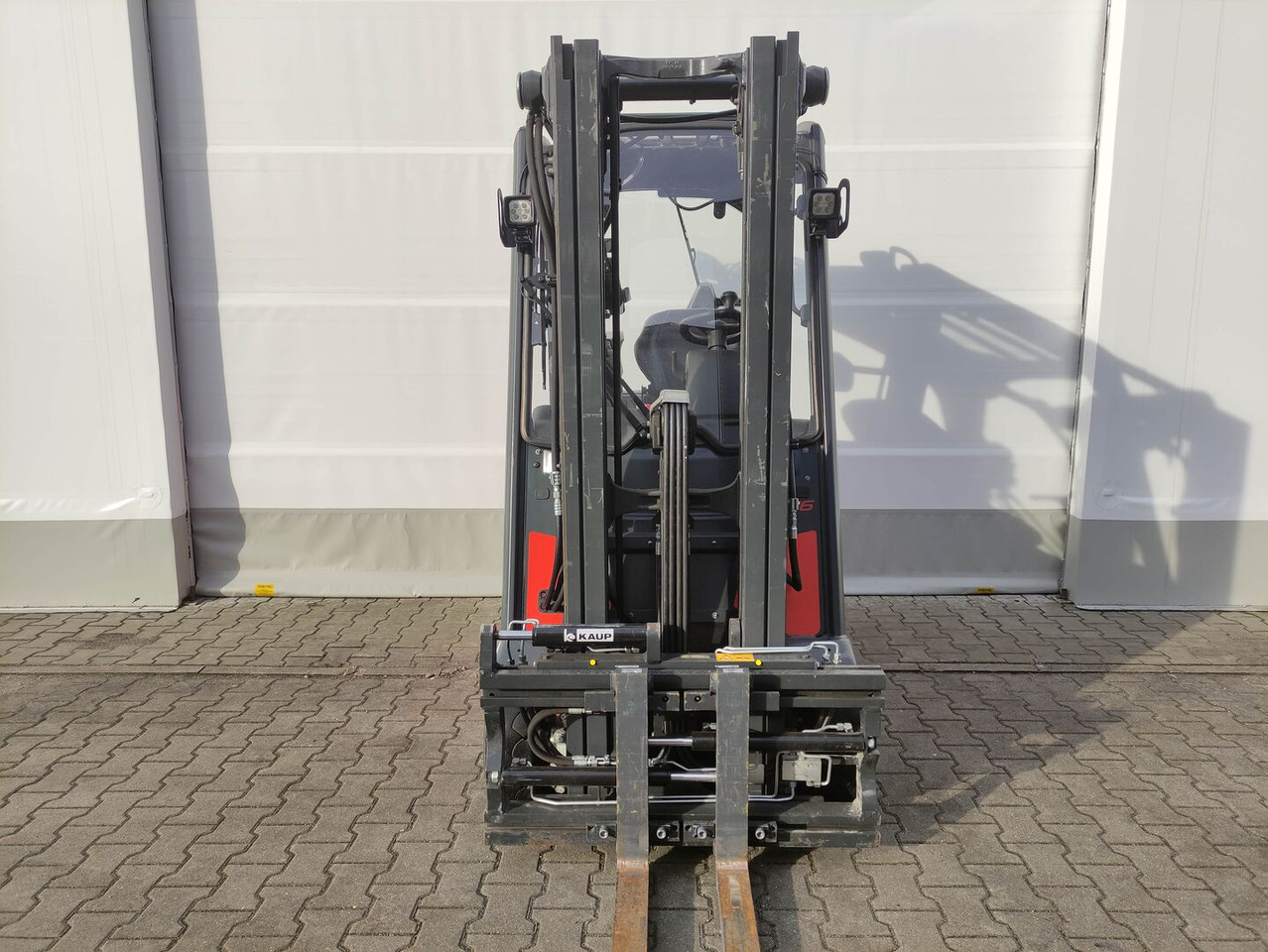 Linde E16PH-02-386 - Electric forklift: picture 3 Linde E16PH-02-386 - Electric forklift: picture 3