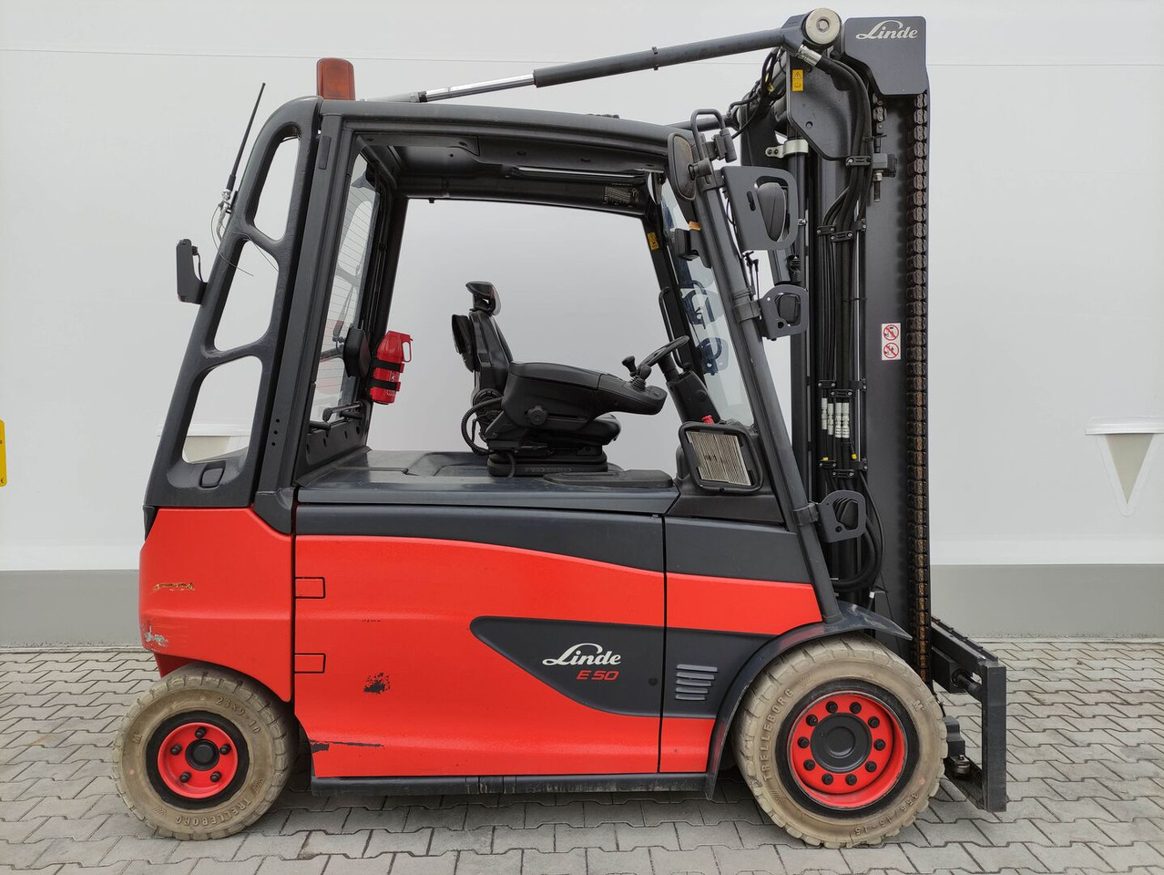 Linde E50HL-01-388 - Electric forklift: picture 2 Linde E50HL-01-388 - Electric forklift: picture 2