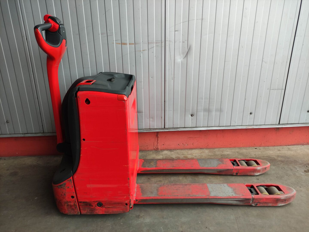 Linde T18-1152 - Pallet truck: picture 2 Linde T18-1152 - Pallet truck: picture 2