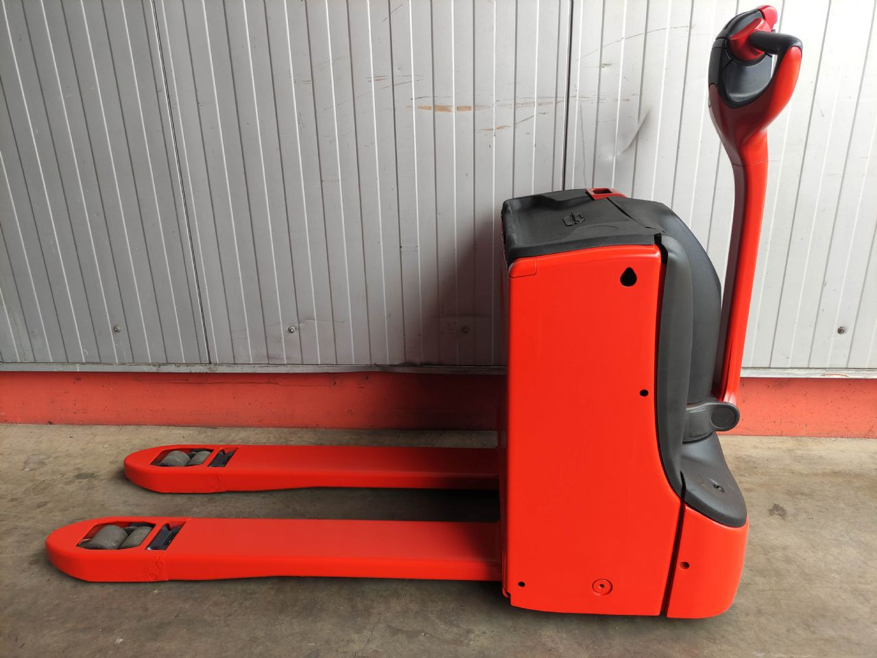 Linde T18-1152 (LACK NEU) - Pallet truck: picture 1 Linde T18-1152 (LACK NEU) - Pallet truck: picture 1